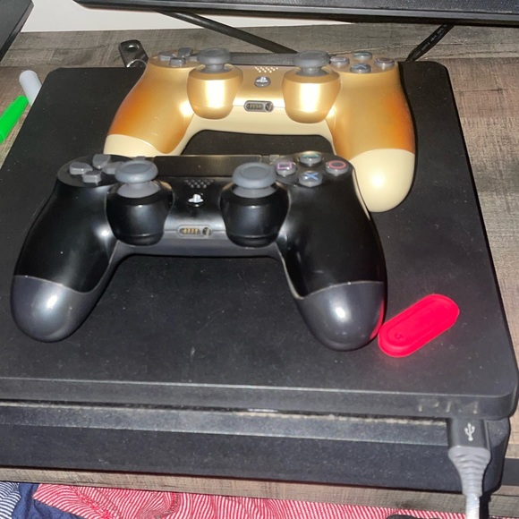 PlayStation 4. Come with 2 controllers, hdmi cord, power cord, and 2 games.
